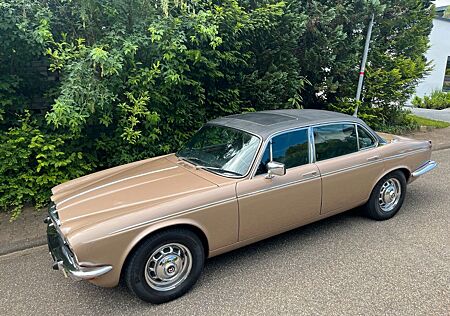 Jaguar Daimler Double Six Vanden Plas