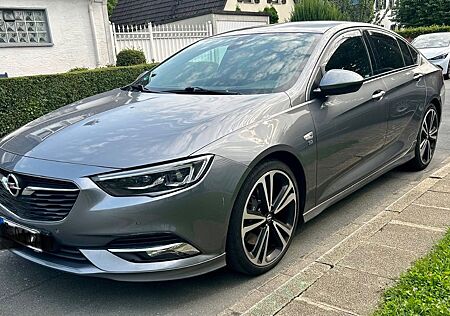 Opel Insignia 2.0 T 191kW Business LPG Massage 4x4..