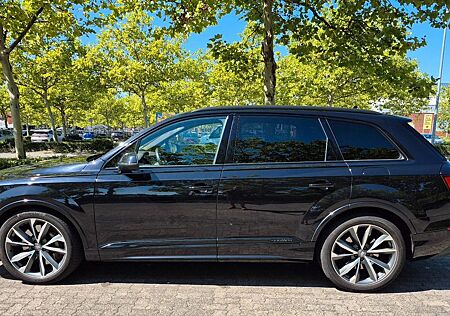 Audi Q7 55TFSIe ALL-BLACK/PANO/HuD/KAM/LASER/AHK/114LNP