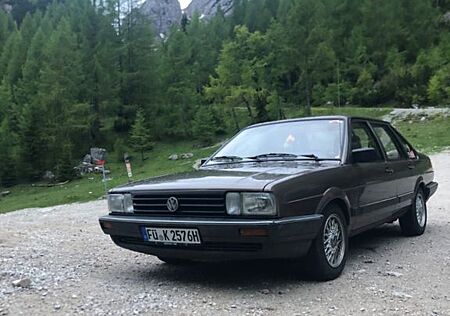 VW Passat Volkswagen Stufenheck