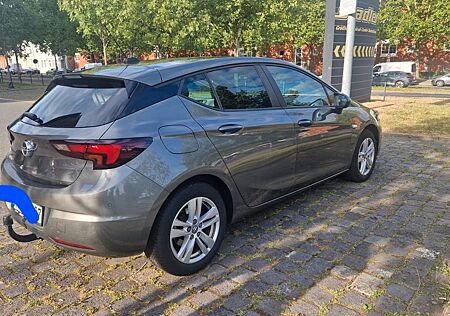 Opel Astra 1.4 Direct Inj Turbo 107kW/ Anhängerkupplu
