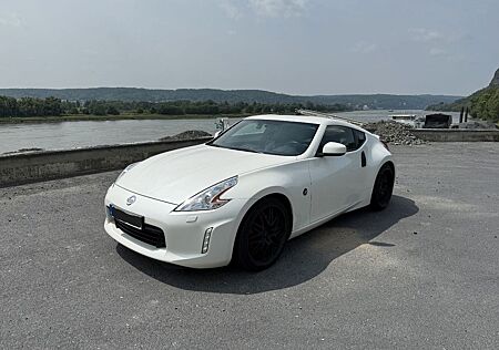 Nissan 370Z 3.7 Pack Sportcoupé weiß BJ 2015