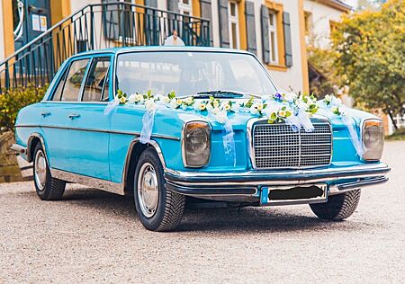 Mercedes-Benz 200 Oldtimer W114 W115 Strich 8 /8 Limousine