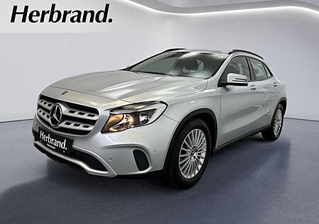Mercedes-Benz GLA 180 Sitzheizung Navigation