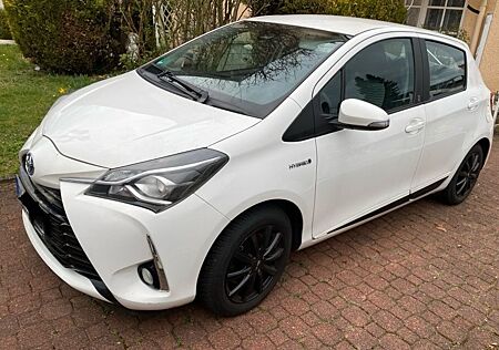 Toyota Yaris 1,5-l-VVT-i Hybrid CVT Team Deutschlan...