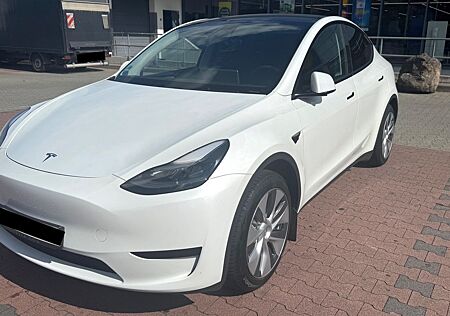 Tesla Model Y SR RWD / EZ 05/2023 / Weiß