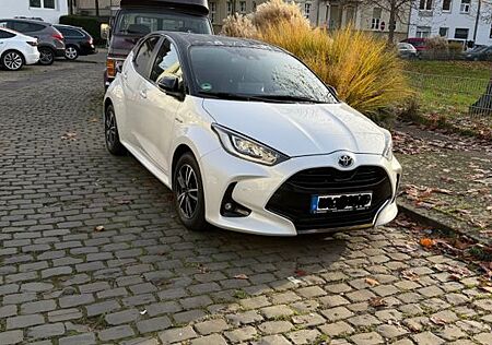 Toyota Yaris Hybrid 1.5 Style *LED*HUD*CAM*usw