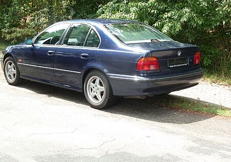 BMW 528i