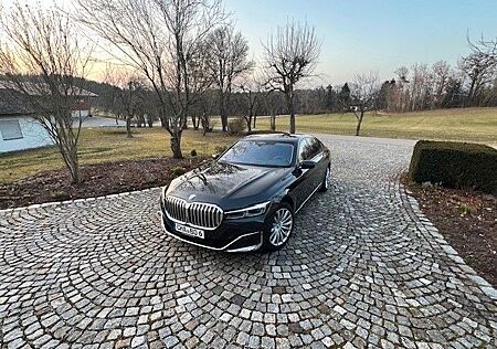 BMW 750i xDrive -