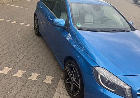Mercedes-Benz A 250 4MATIC Style DCT Style