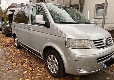 VW T5 Multivan Volkswagen , Camper, Multiboard, Bett, WC, Tisch