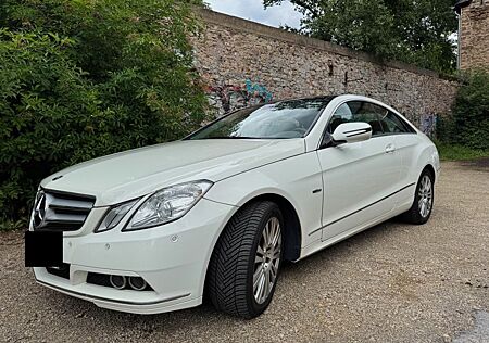Mercedes-Benz E 250 Coupé CDI BlueEFFICIENCY AVANTG....