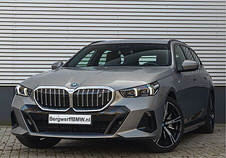 BMW i5 Touring eDrive40 M-Sport - Driving Ass Prof -