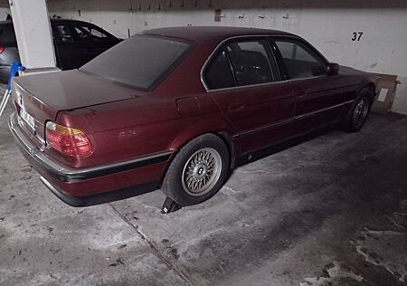 BMW 750i 12 Zylinder