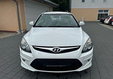Hyundai i30 CW blue 1.6 CRDi Style Euro5 Klima