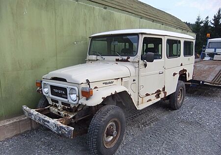 Toyota Land Cruiser BJ45Buschtaxi O.Zustd.ungeschweißt