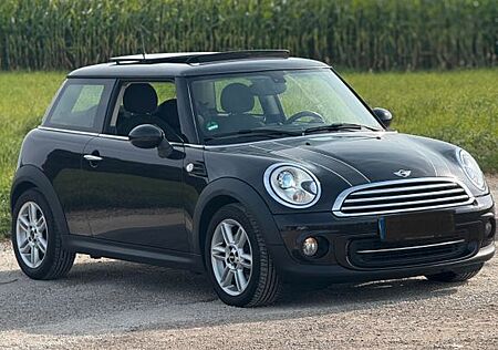 Mini Cooper Chilli mit Panorama-Dach