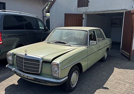 Mercedes-Benz 200 W115 /8 200D