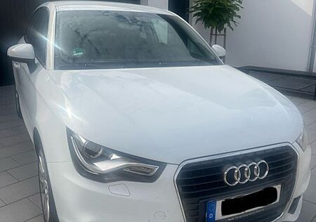 Audi A1 1.6 TDI Ambition Ambition / 8fach Bereifung