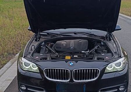 BMW 530d xDrive Touring A Luxury Line Luxury Line