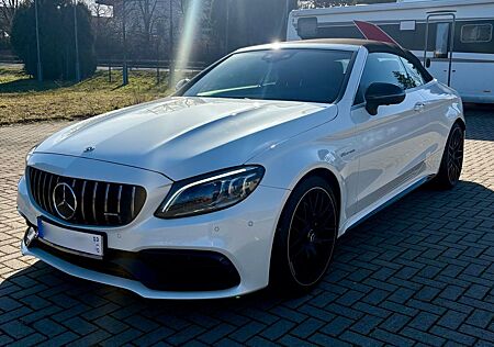 Mercedes-Benz C 63 AMG Mercedes Benz / / Cabrio