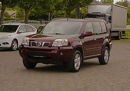 Nissan X-Trail 4X4 TÜV NEU LEDER P-DACH AHK S-HEFT
