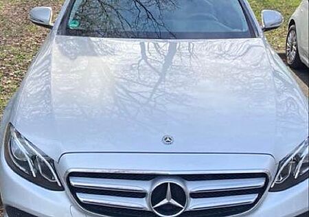 Mercedes-Benz E 220 d 4MATIC T Autom. -