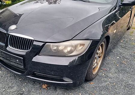 BMW 325i -