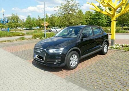 Audi Q3 2.0 TFSI S tronic quattro -