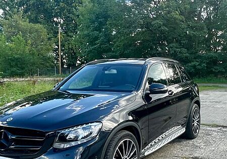 Mercedes-Benz GLC 350 GLC 350d 4MATIC AMG Line/Night | AHK Eingang