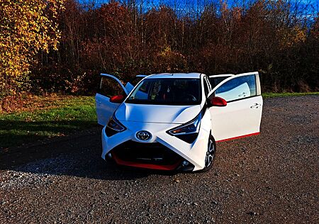 Toyota Aygo (X) Aygo (X) 1,0-l-VVT-i x-play club x-play club