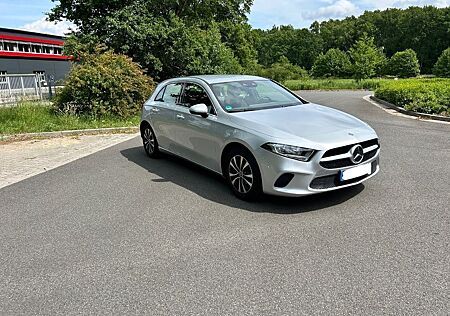 Mercedes-Benz A 180 Progressive/MBUX HighEnd/Kamera/Ampelans.