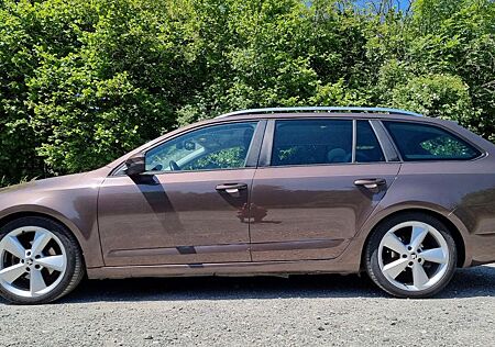 Skoda Octavia 2.0 TDI Elegance Combi Sport AHK Xenon