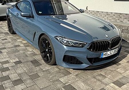 BMW M850i xDrive Coupé B&W 8Fach Service Ink. 01/28