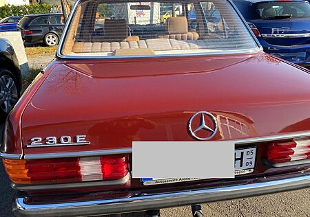 Mercedes-Benz E 230