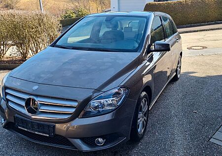 Mercedes-Benz B 180 - Top gepflegt