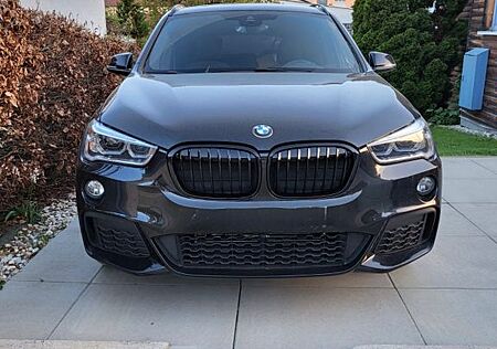 BMW X1 xDrive 20i M-Sportpaket Navi LED AHK 8-fa