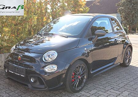 Abarth 500 595 Competizione, aus 1.Hd (ältere Dame)