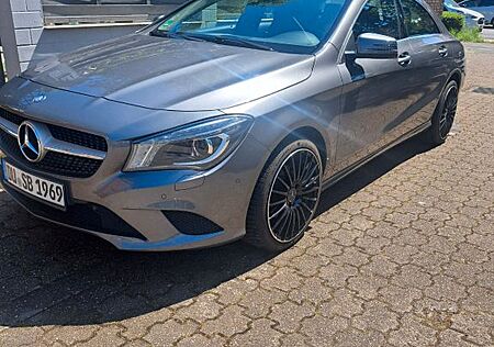 Mercedes-Benz CLA 180 -