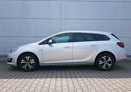 Opel Astra J Sports Tourer Exklusiv