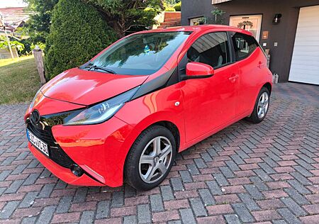 Toyota Aygo (X) Aygo (X) 1,0-l-VVT-i x-play touch x-play touch
