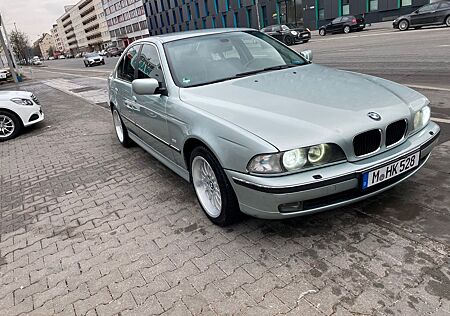 BMW 528i automatik voll Luftfederung leder tüv 05.27