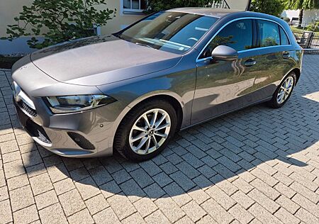 Mercedes-Benz A 180 -