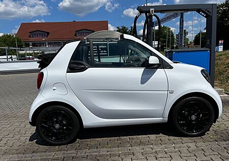 Smart ForTwo Cabrio 90 PS in weiß