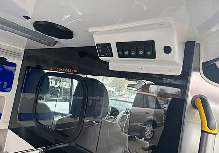 Renault Trafic Ambulance Krankenwagen Rettungswagen Navi