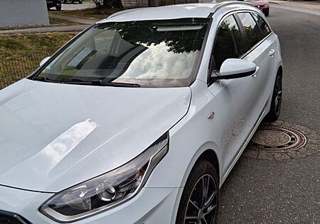 Kia Cee'd Sportswagon 1.4 T-GDI DCT Vision Sport...
