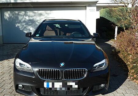 BMW 528i Touring/HUD/Pano/AHK/Soft Close/TÜV neu