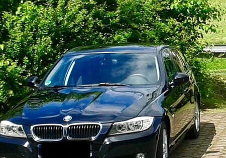 BMW 318i Touring -