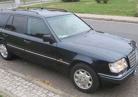 Mercedes-Benz E 320 E 320T