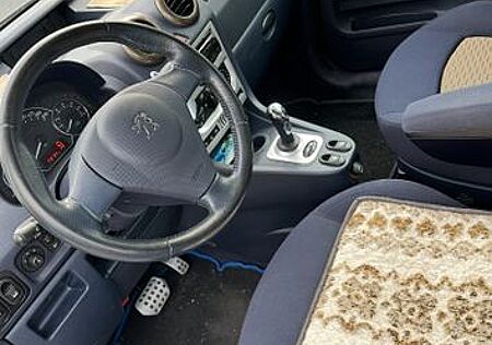 Peugeot 1007 / TÜV neu / Zahnriemen Neu.